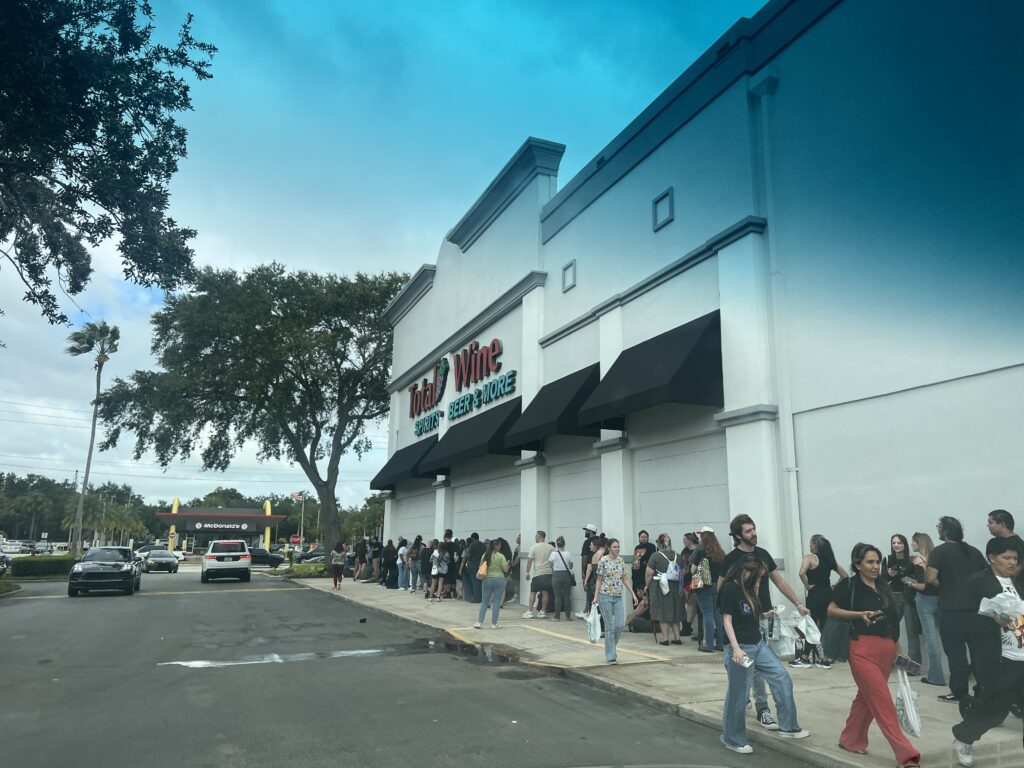 Zoinks! Mathew Lillard Is Drawing a Crowd at Total Wine on Colonial Drive — Winter Park Business news