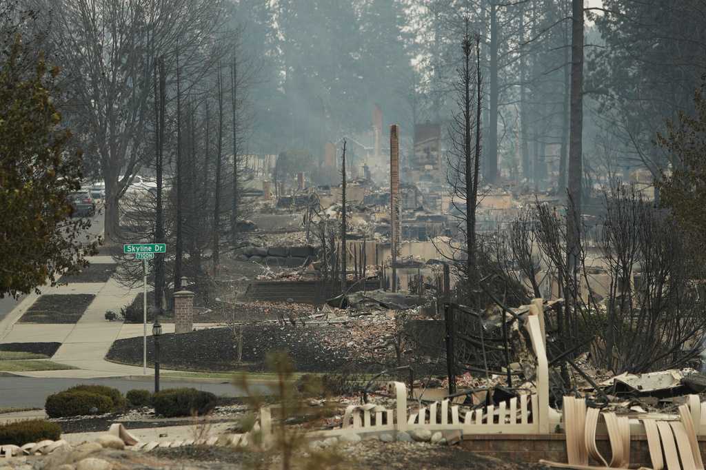 5,000 homes evacuated as Eastern Washington wildfires burn on — WESH 2 Orlando