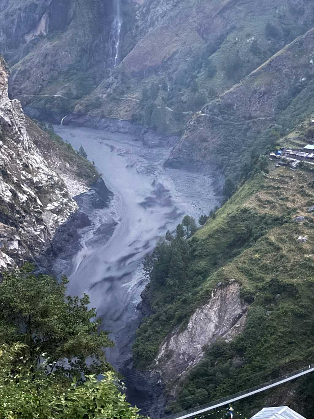 Villages evacuated as flash flood from Budhi Gandaki river hits northern Nepal — WESH 2 Orlando