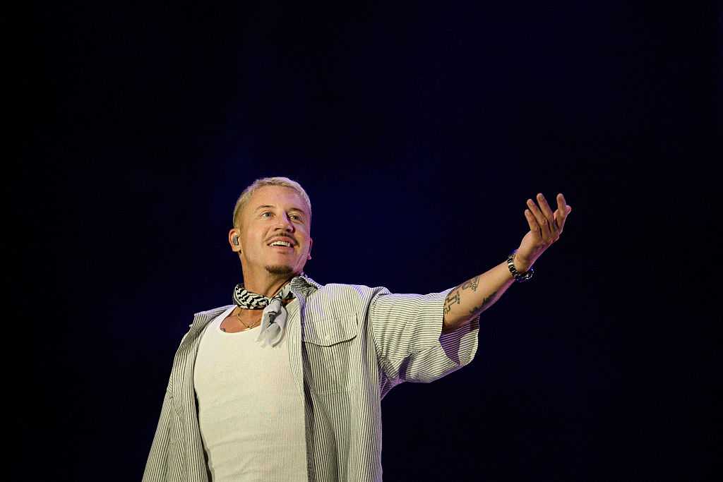 VIDEO: Macklemore returns to stage for first time since Ed Sheeran tour removal — WESH 2 Orlando