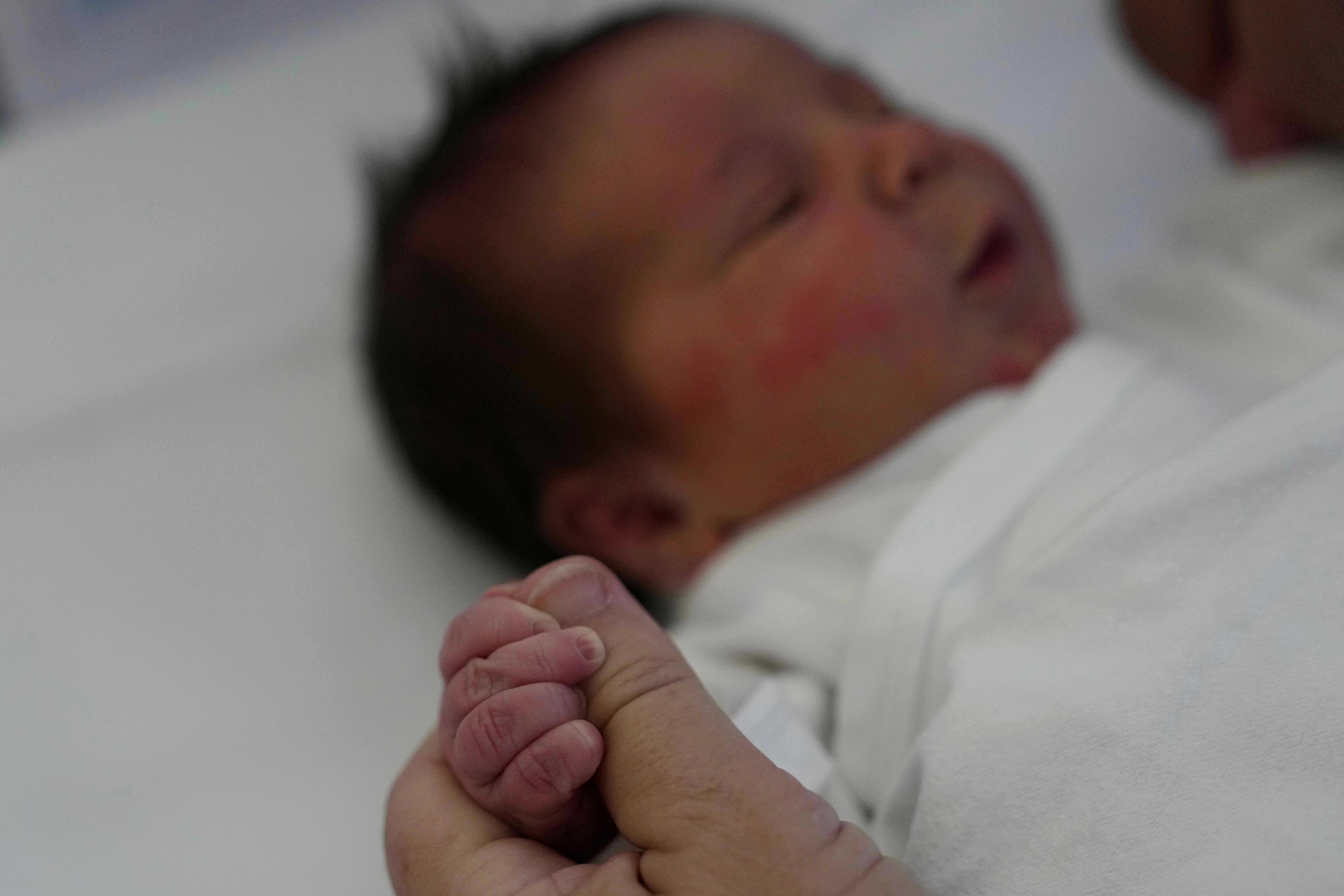After tragedy, a Greek couple welcomes a daughter born from an embryo frozen for 22 years — WESH 2 Orlando, Winter Park Community news