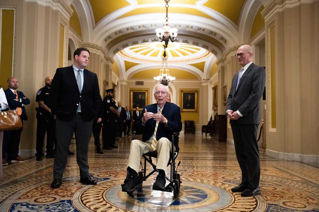 Mitch McConnell returns to Senate after monthslong recovery — WESH 2 Orlando, Winter Park Community news