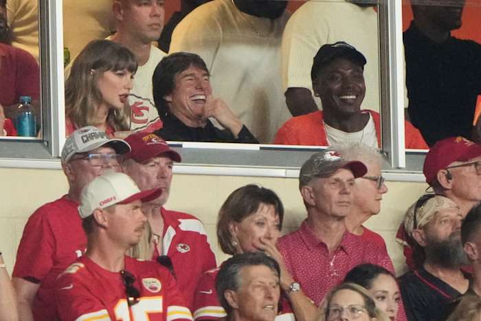 Taylor Swift skips the Emmys for Arrowhead, cheering on hubby Travis Kelce alongside Tom Cruise — ClickOrlando Sports, Winter Park Business news